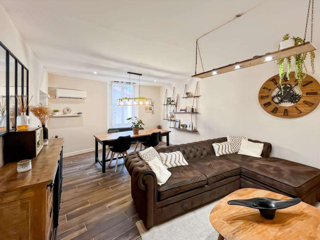 Appartement à CUERS