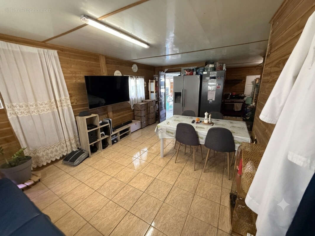 Maison de type T3 en vente à Saint-Denis secteur Bellepierre, à deux pas du CHU ! - photo 3