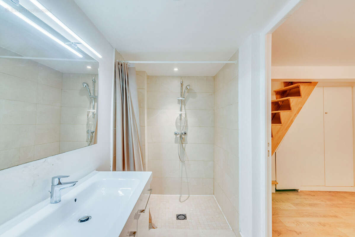 Appartement à PARIS-18E