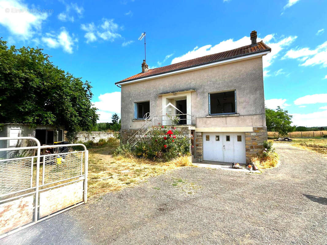 Façade avant - Maison à PORT-DE-PILES