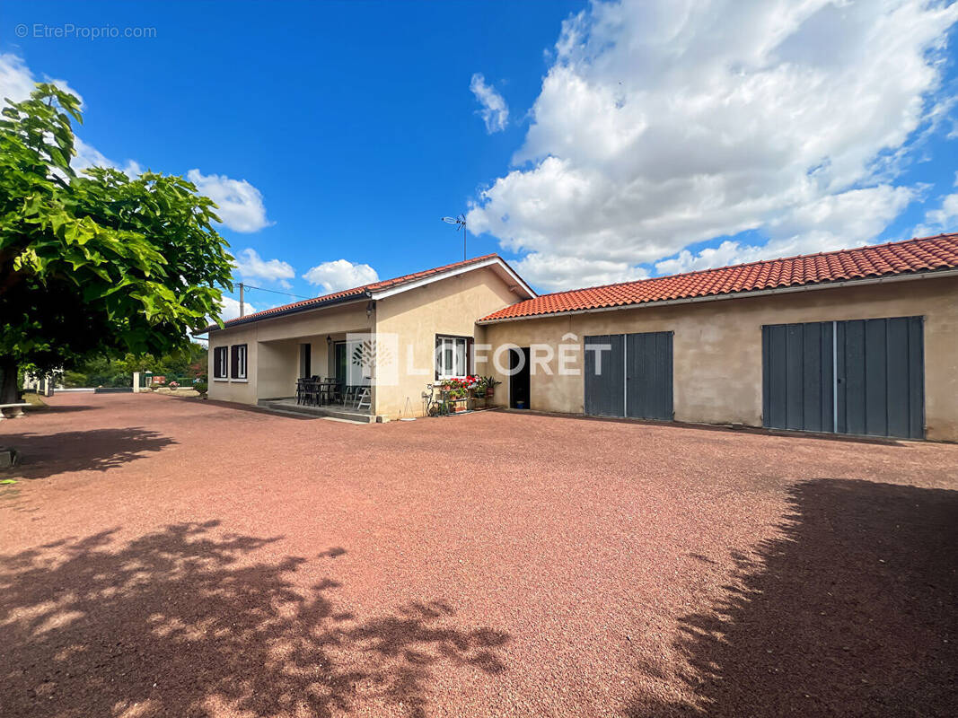 Maison à LES BILLAUX