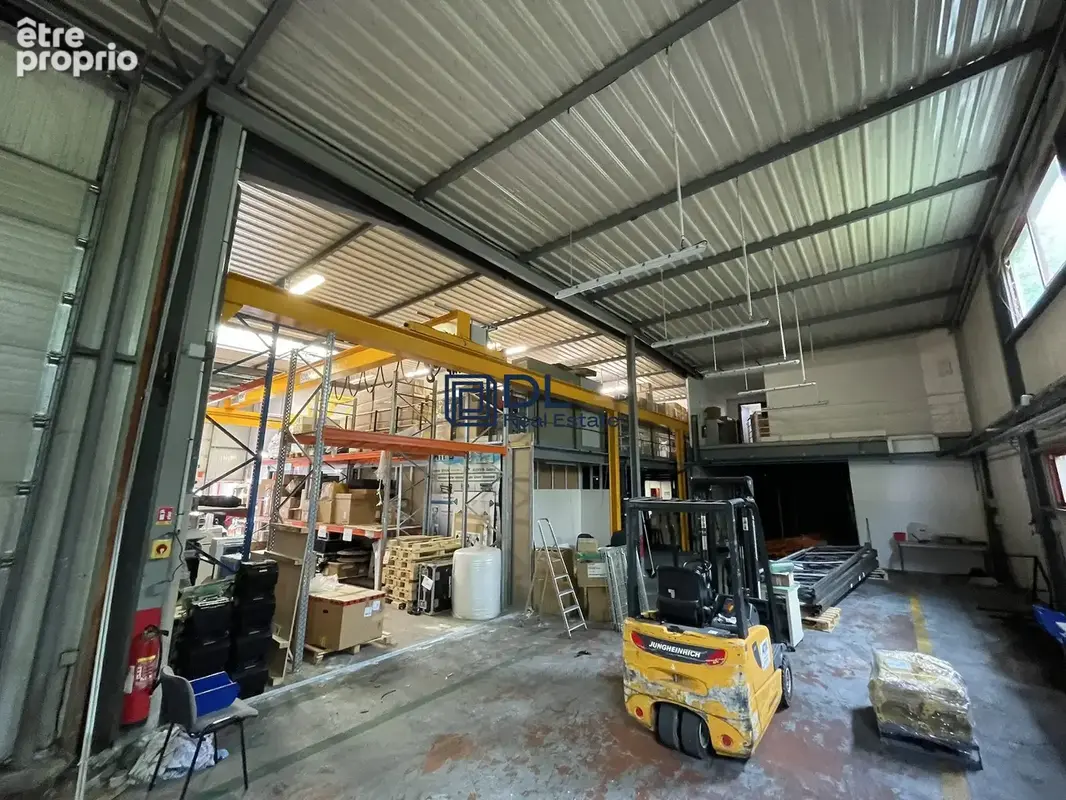 Commerce 1 850 m² à vendre à Voisins-Le-Bretonneux (78960) - photo 7