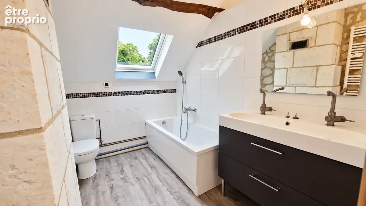 Maison en pierre 4 chambres, dépendances et 8 500 m2 de terrain - photo 7
