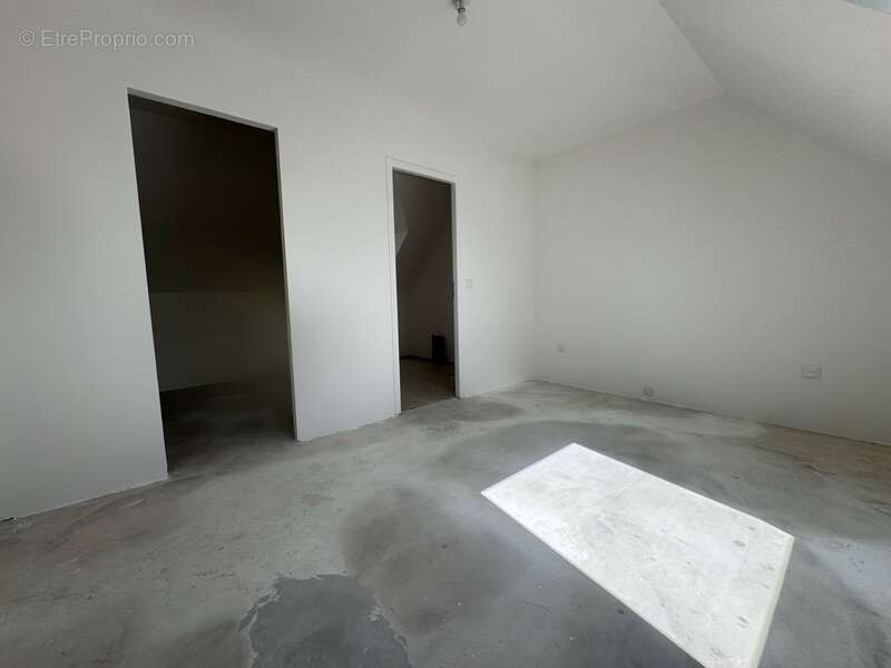 Maison à SAINT-SYMPHORIEN-LE-CHATEAU