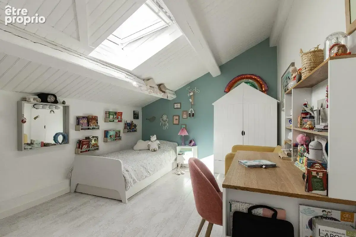 Coup de cœur pour cette maison ancienne rénovée, pleine de charme de 136 m² surface plancher, avec 4 chambres, bureau, grand gar - photo 8