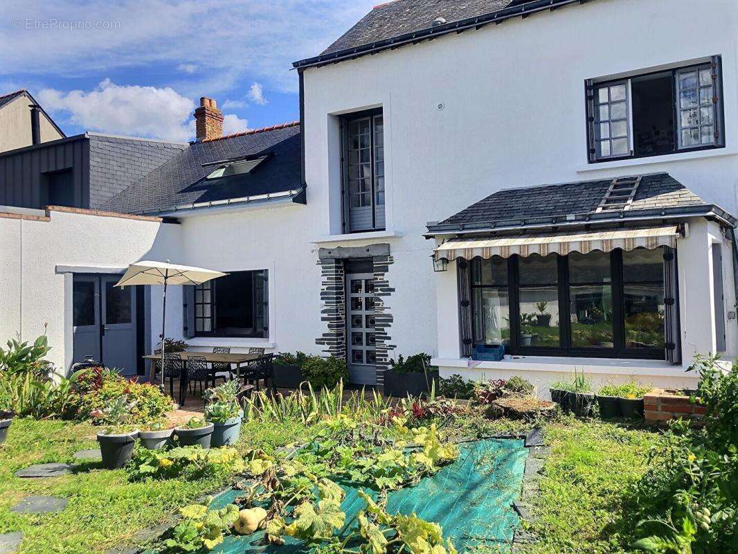 Maison ancienne  avec dependance et jardin - photo 6