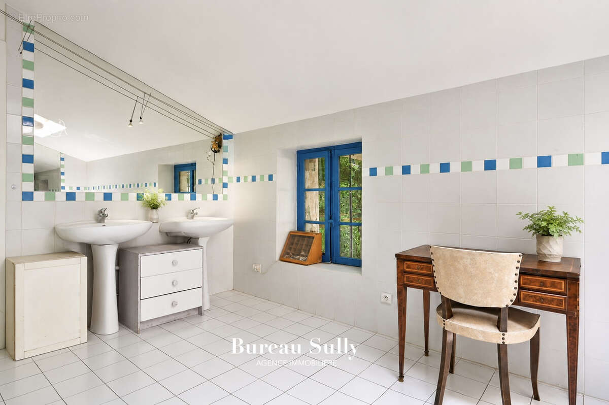 Beynost 01700 Maison 235 m2  Terrain 1296 m2 & dépendances TER 18 mn Gare Part Dieu - photo 12