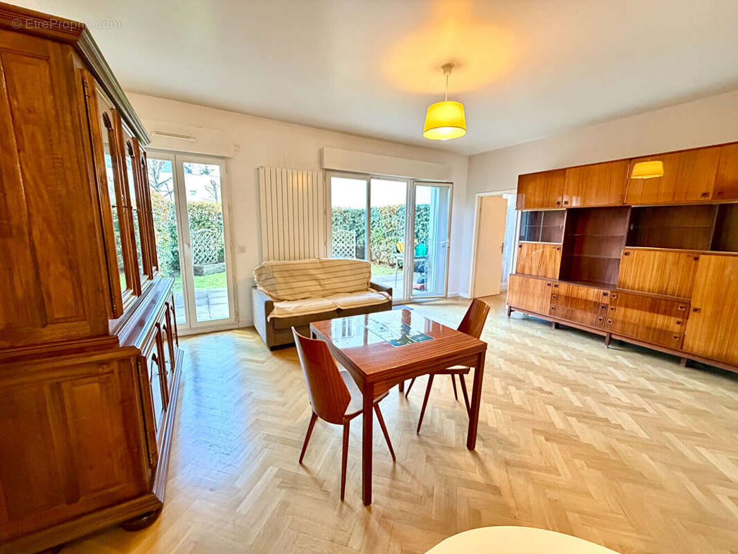 Appartement à LA GARENNE-COLOMBES