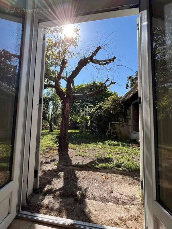 Maison à PETIT-PALAIS-ET-CORNEMPS