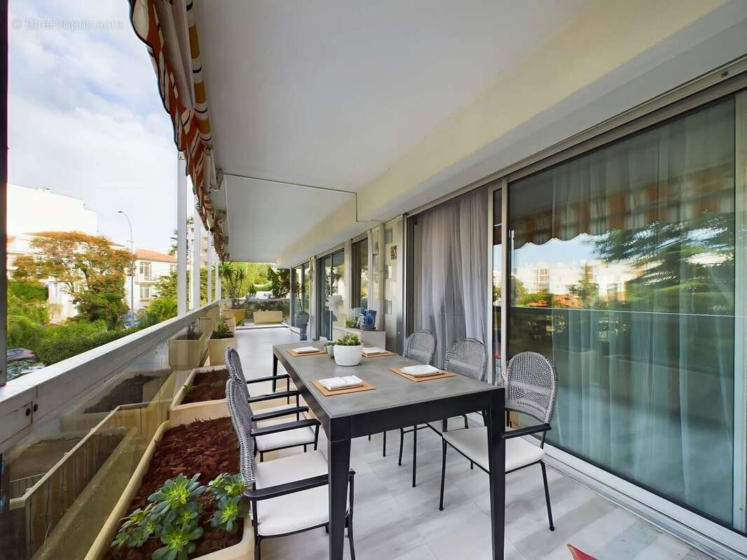À vendre : appartement 3 pièces avec grande terrasse et piscine - photo 2