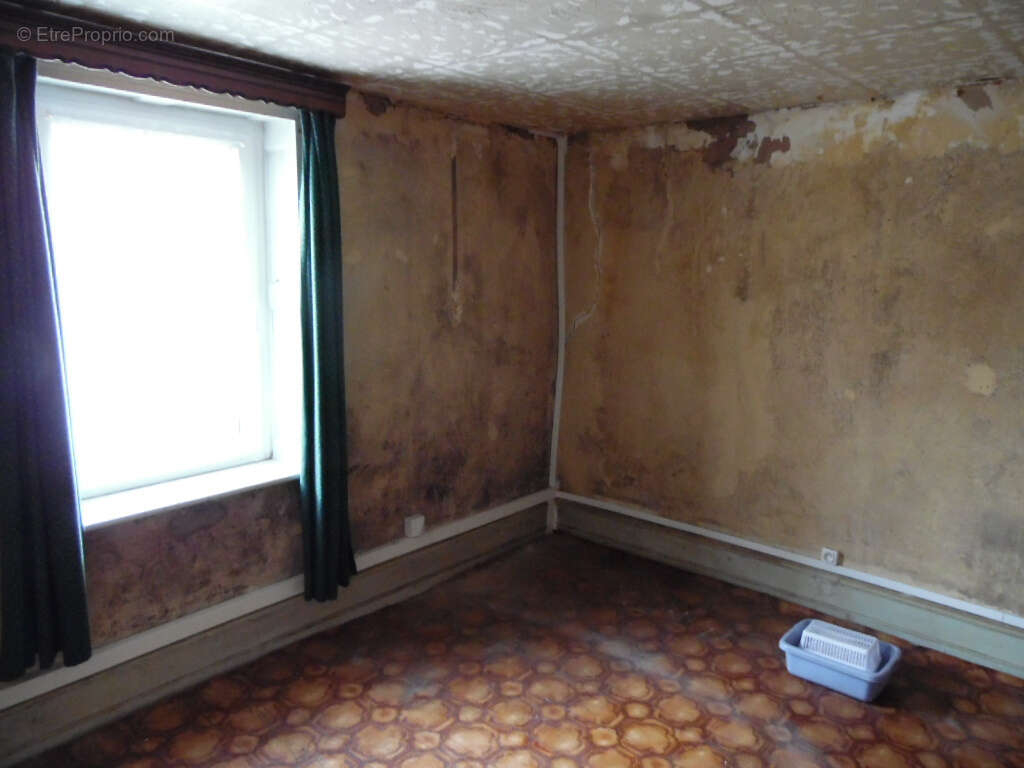 Maison à LA BOURGONCE