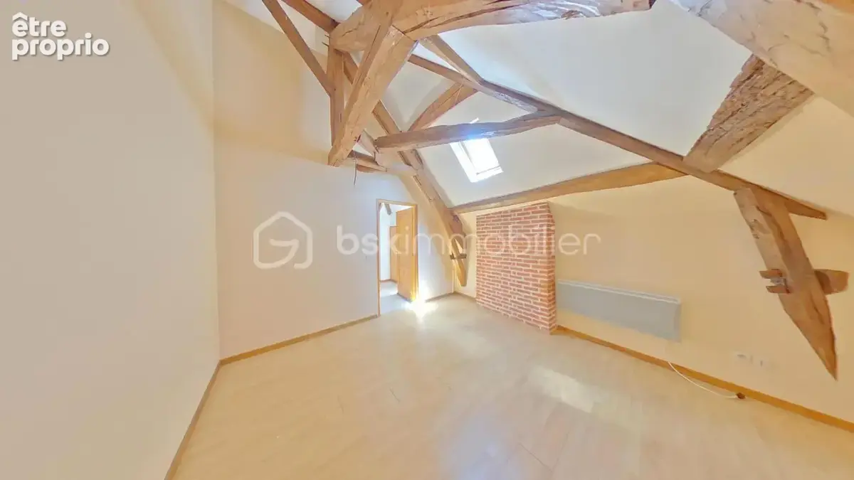 Maison de 269 m² comprenant trois logements avec un garage, une cave et une cour - photo 17