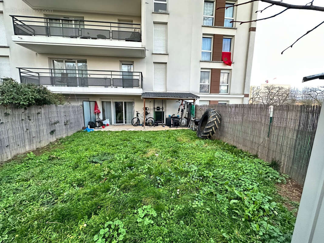 Appartement à COURCOURONNES