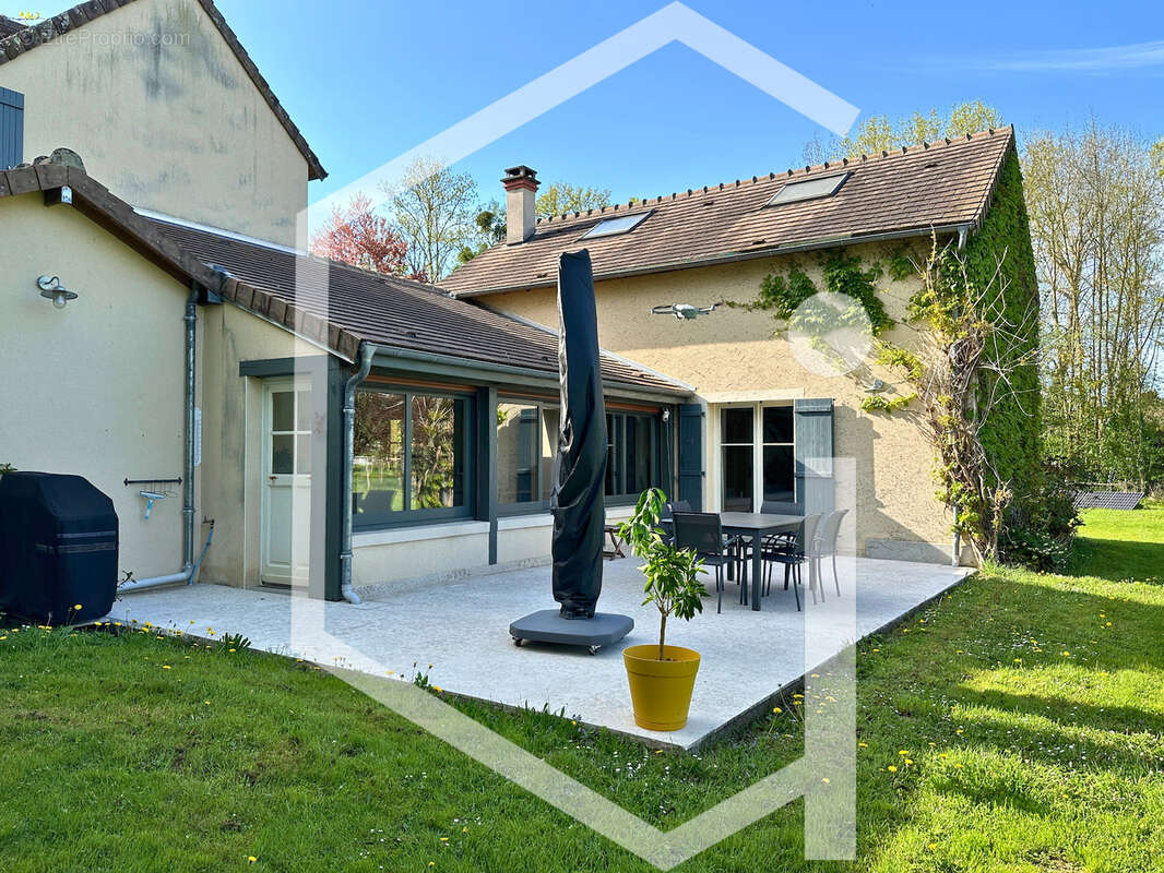 Maison à COSNE-COURS-SUR-LOIRE