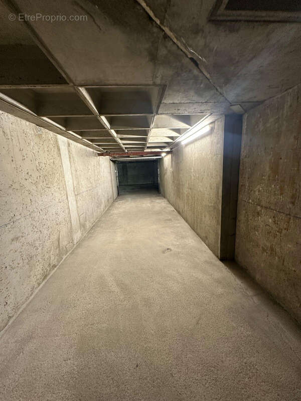 Rare ! Double box d'environ 25m2 en sous-sol à proximité de Nation et Daumesnil - photo 4