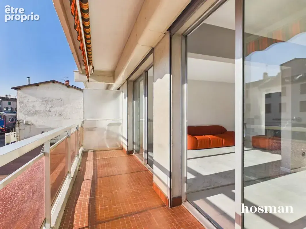 Appartement 3 pièces de 77 m² -entièrement rénové et climatisé- deux balcons- Avenue Victor Hugo, Tassin-la-Demi-Lune - photo 14