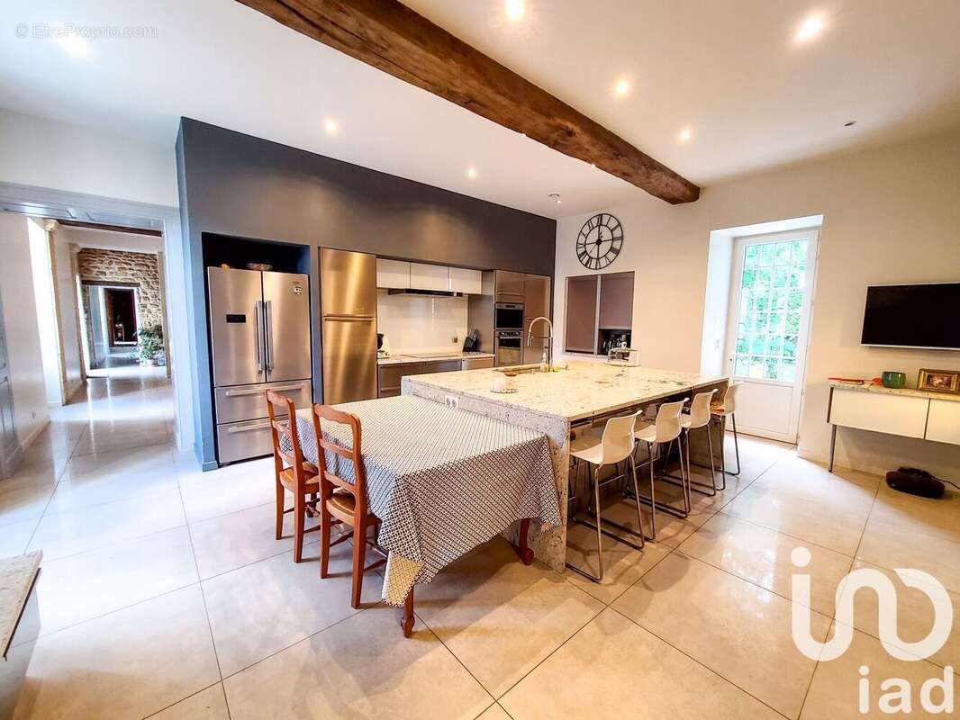 Maison 284 m² à Vieux-Ruffec  - photo 6