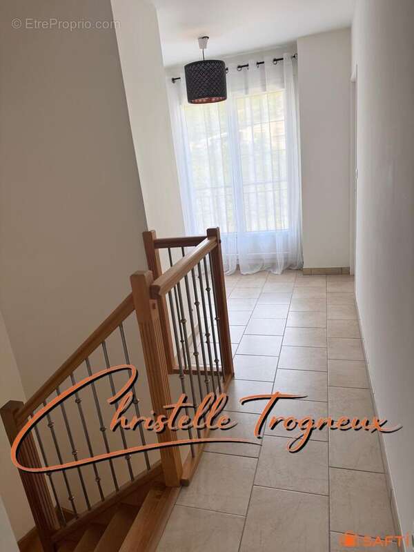 Maison 194 m² à Saint-Aubin-Montenoy  - photo 3
