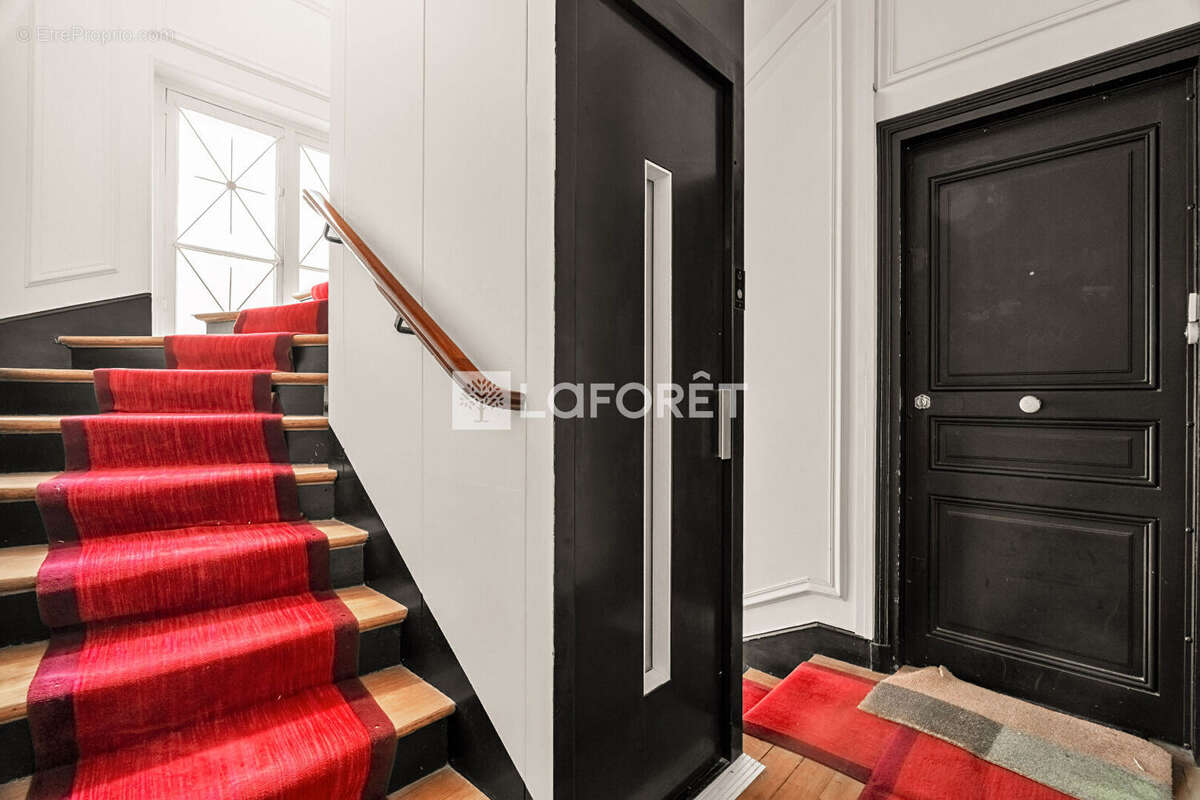 Appartement à PARIS-17E