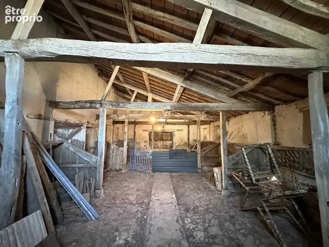 Ancien corps de ferme rénové, 5 chambres + gite + grange de 204 m² et 4 196 m² de terrain - photo 37