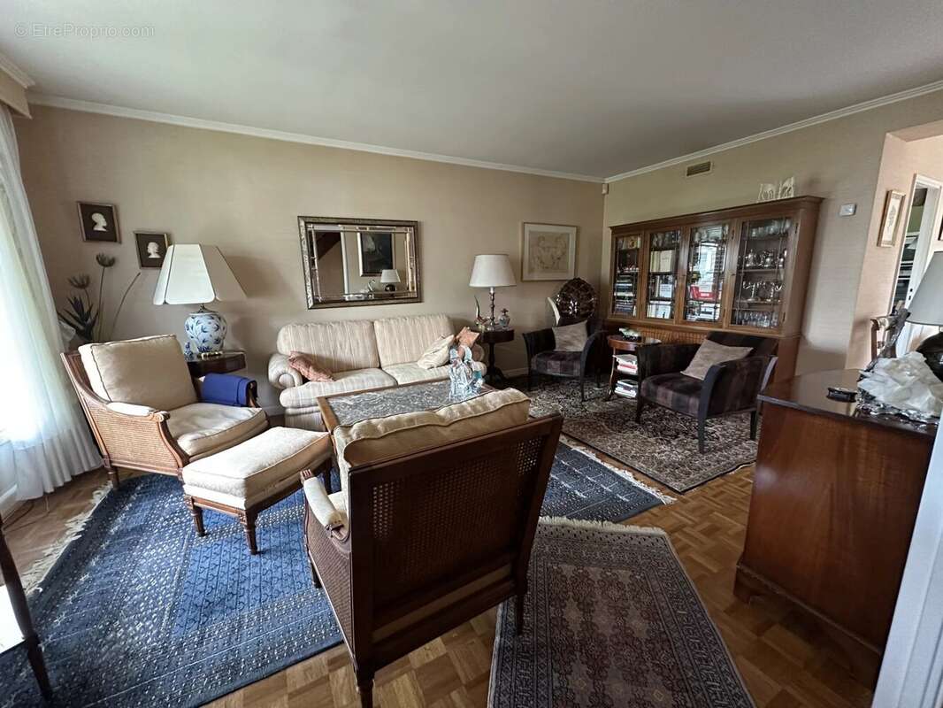 Maison à LE MESNIL-SAINT-DENIS