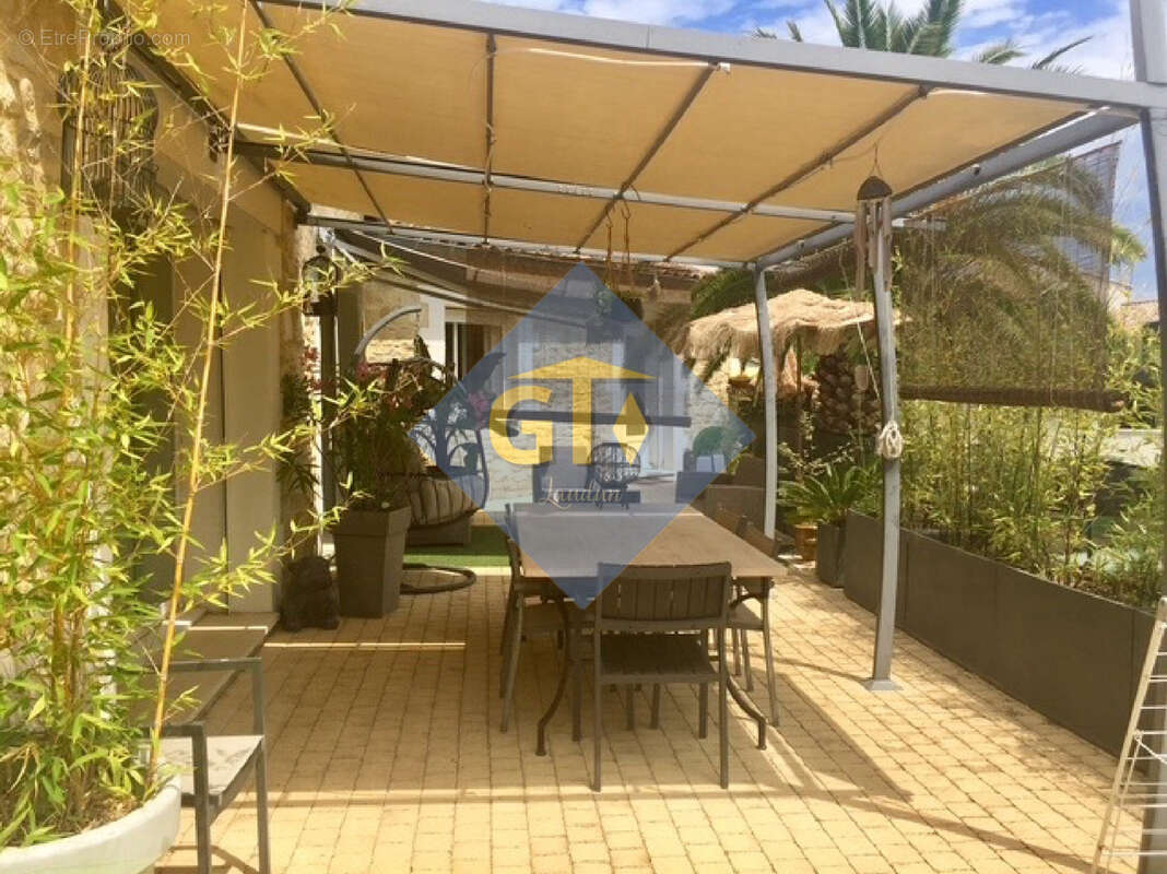 Maison à LAUDUN-L'ARDOISE