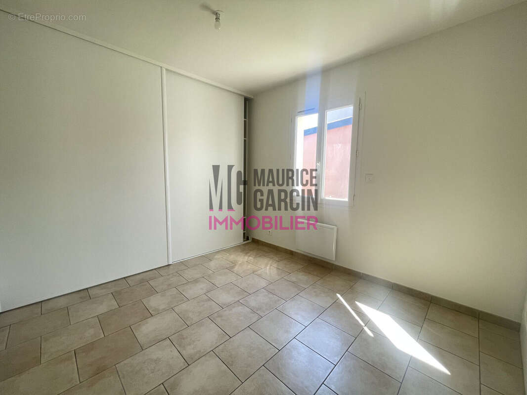 Maison à ENTRAIGUES-SUR-LA-SORGUE