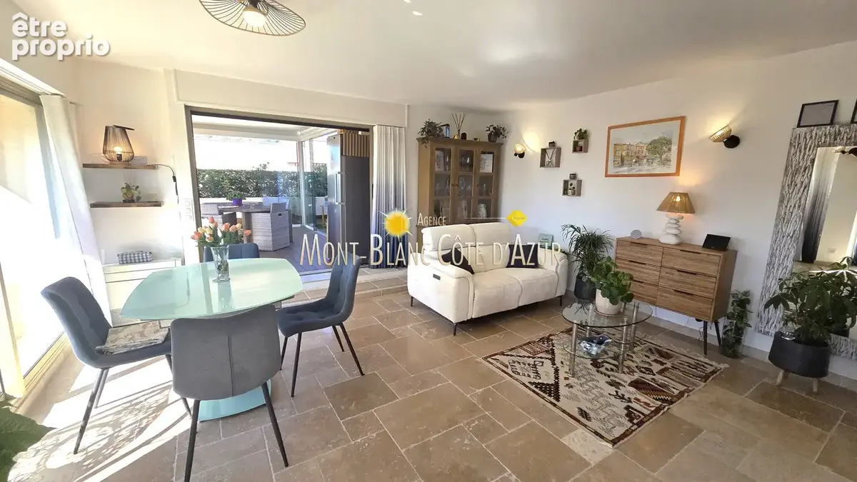 Appartement type villa sur le toit de 80 m2 environ, 3 chambres, vue mer, terrasse 100 m2, garage, cave - photo 10
