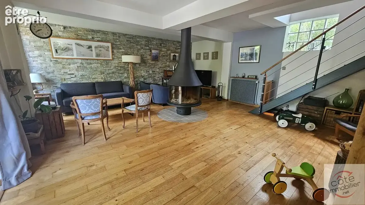 COUP DE COEUR pour cette maison de 131m² sur 2 niveaux, élevée sur un ilot de verdure de 300m² - photo 4