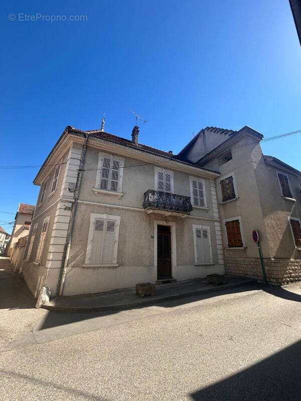 Maison à SAINT-GENIX-SUR-GUIERS