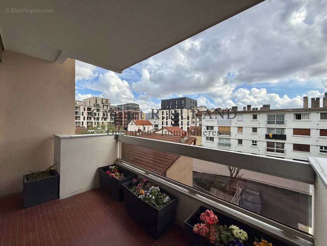 Appartement à COURBEVOIE