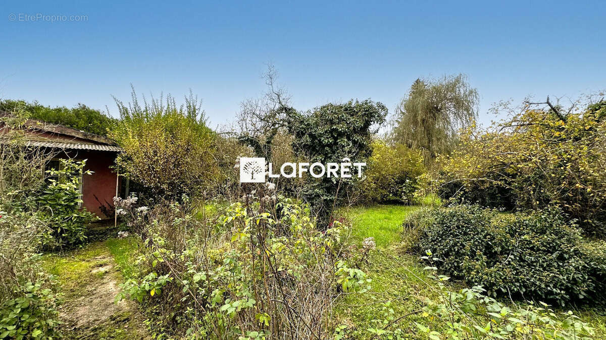 Terrain à CROUY-SUR-OURCQ