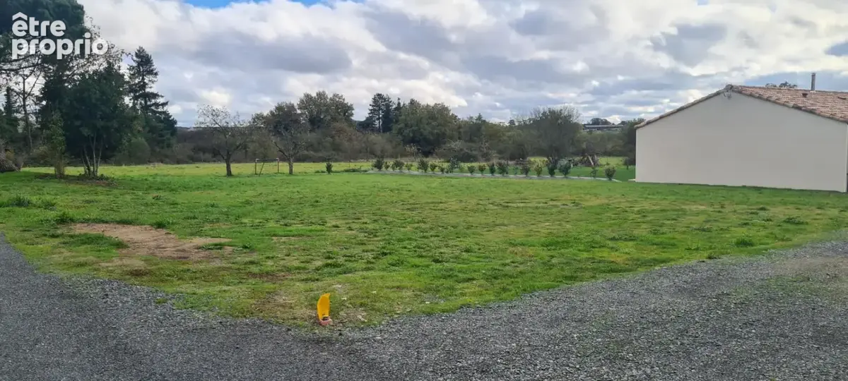 Terrain constructible, libre de constructeur, non viabilisé, Gorges 1161 M² avec 401 M² en zone Uc - photo 5