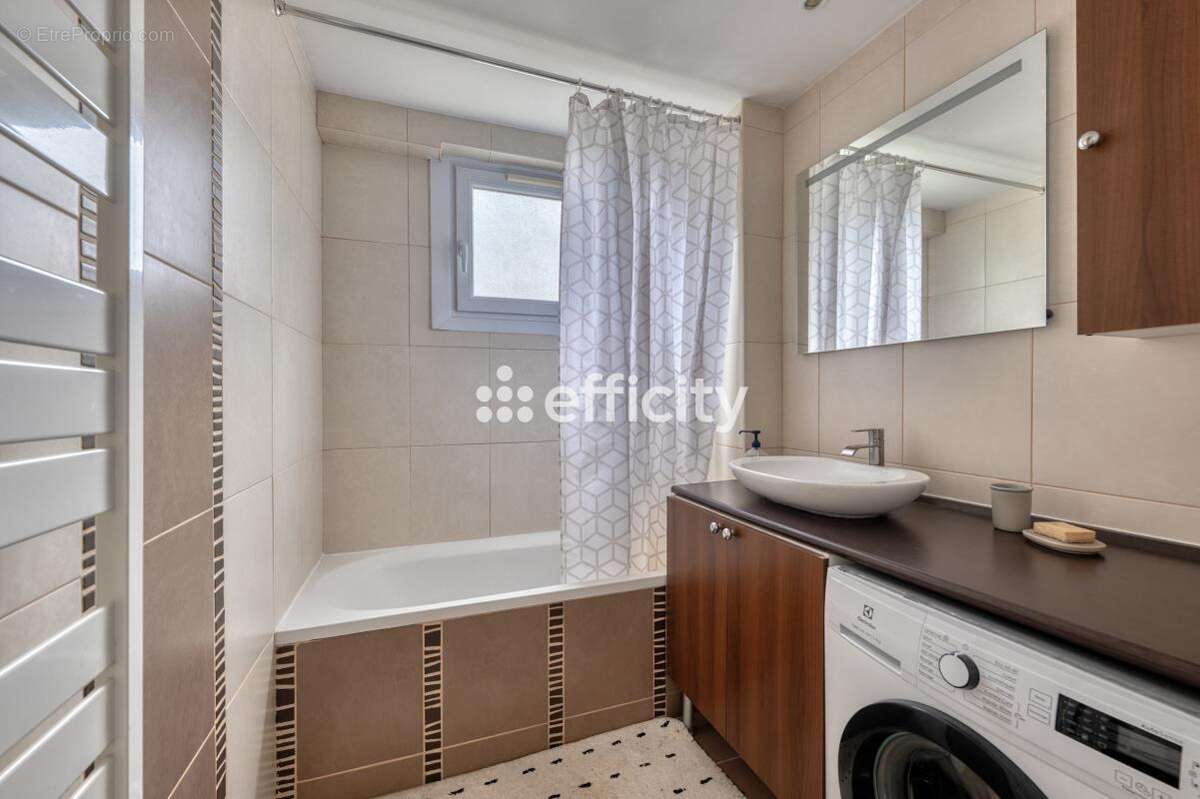 Appartement à EZANVILLE