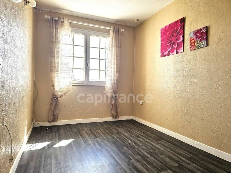 Maison à PANISSIERES