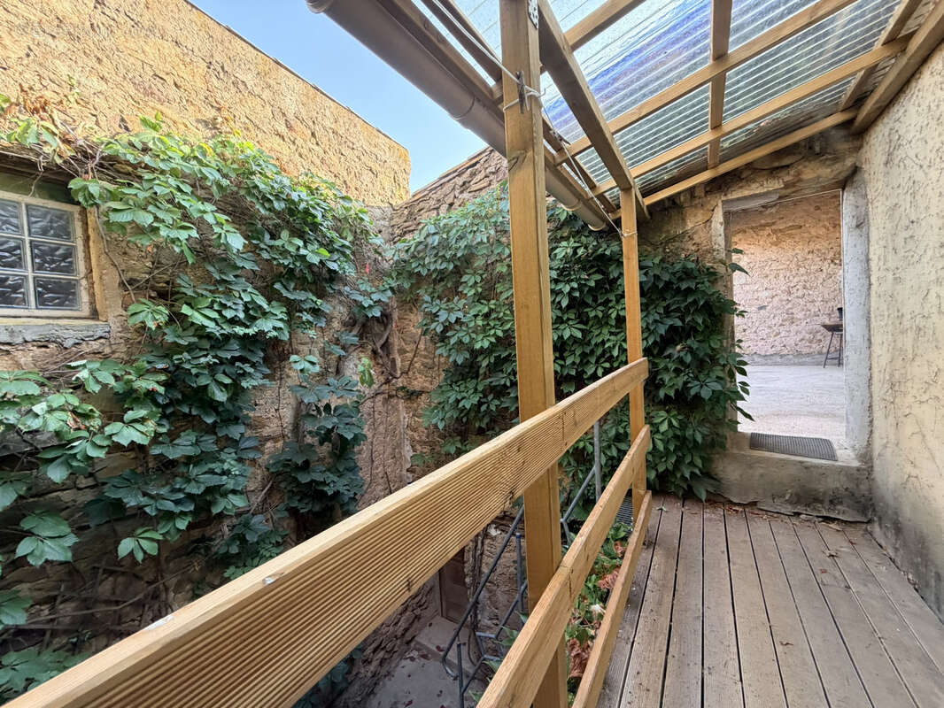 Le charme de l'authenticité et la pierre - MAISON T4 garage-terrasses et jardinet - photo 7