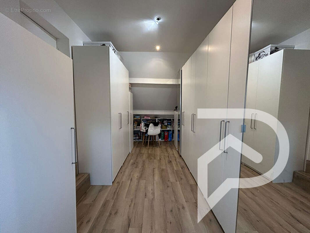 Maison à MOGNEVILLE