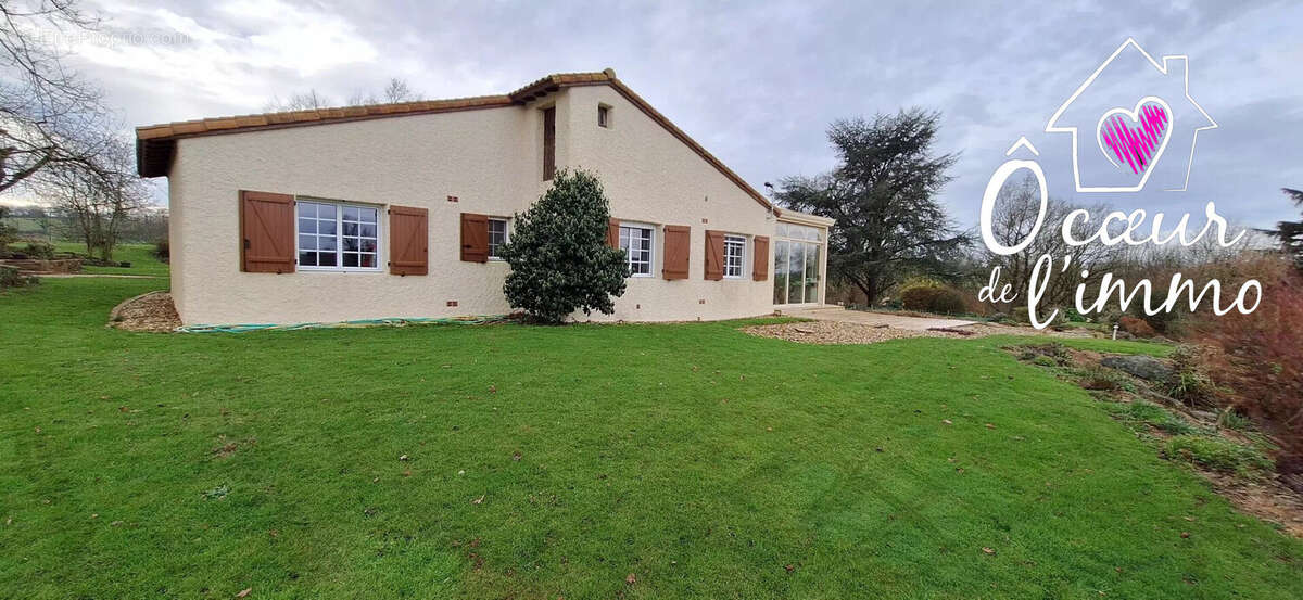 Maison à SAINT-PIERRE-DES-ECHAUBROGNES
