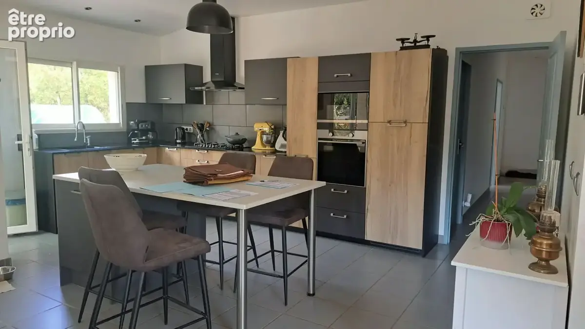 Villa F6 de 155m2 habitable en parfait état sur 5475m2 de terrain - photo 4