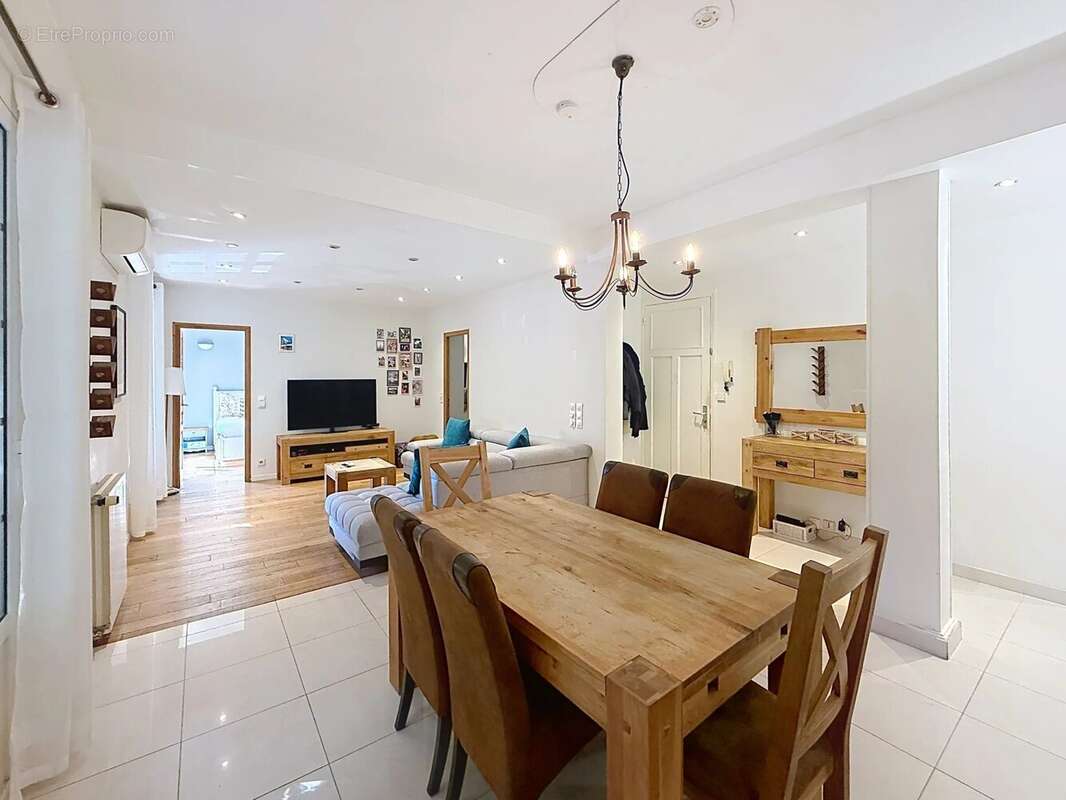 Antibes Centre : Élégant appartement 4 pièces à deux pas du Port Vauban - photo 4