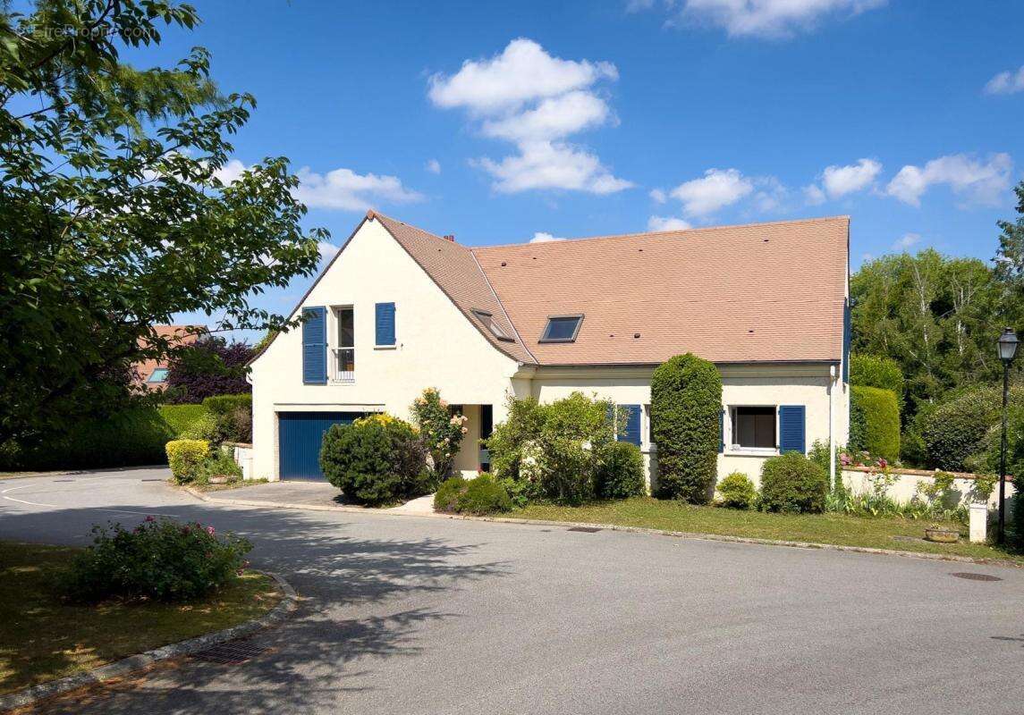 Maison à SAINT-NOM-LA-BRETECHE