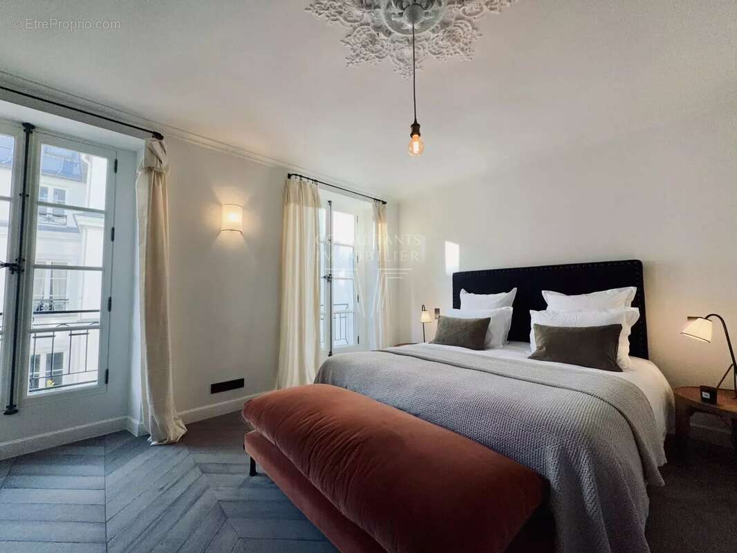 Appartement à PARIS-7E