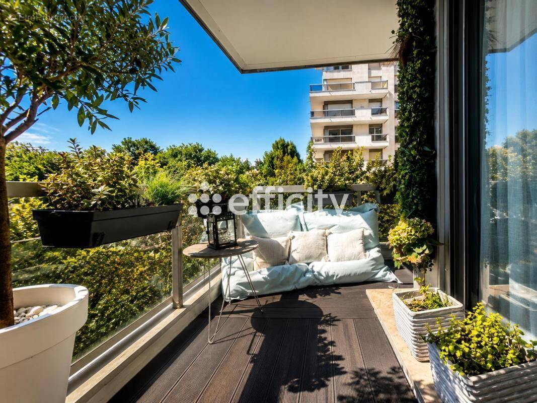 Appartement à NEUILLY-SUR-SEINE