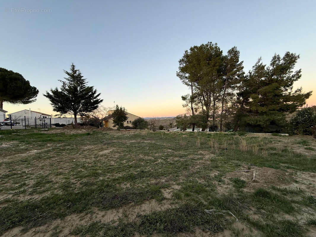 Terrain à PAILHES