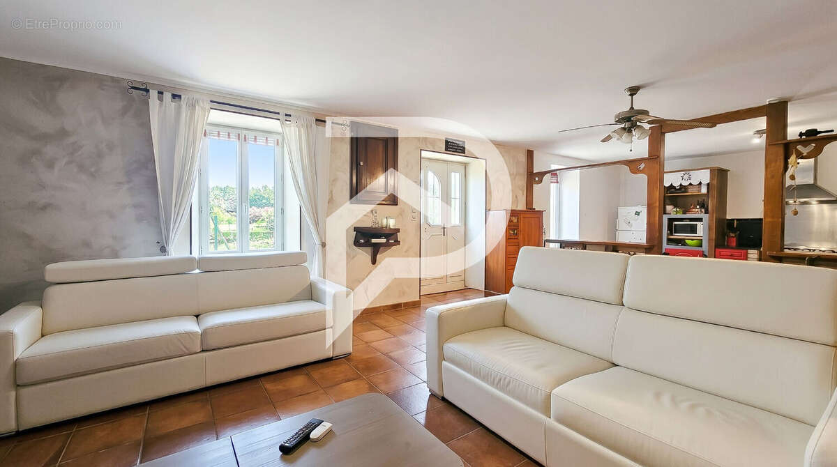 Maison 5 pièces 130 m2 à Montredon-Labessonnie - photo 3