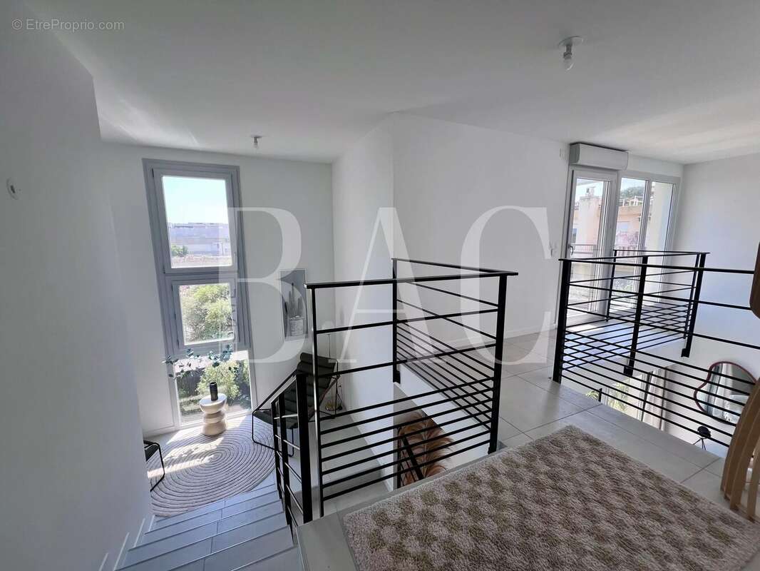 Vue mer panoramique pour ce superbe appartement lumineux 4 pièces à Antibes - photo 5
