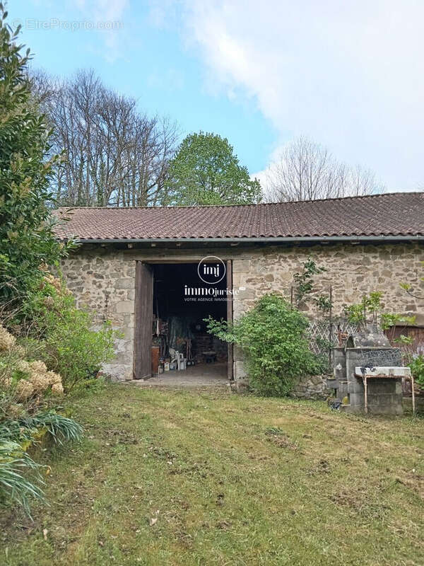 Maison 96 m² à La Chapelle-Montbrandeix  - photo 2