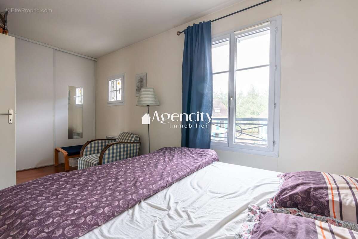 4 Pièces Bailly Chambre 1 - Appartement à BAILLY-ROMAINVILLIERS