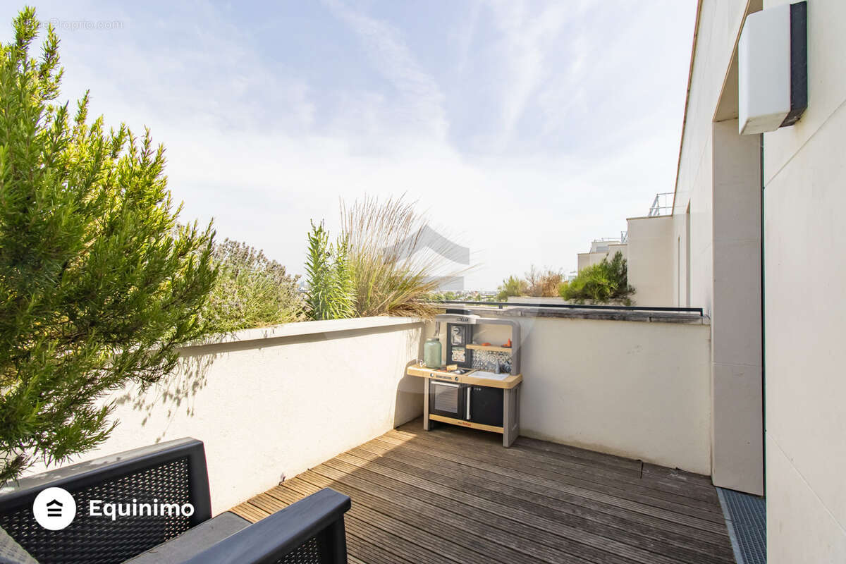 Appartement à NEUILLY-SUR-SEINE