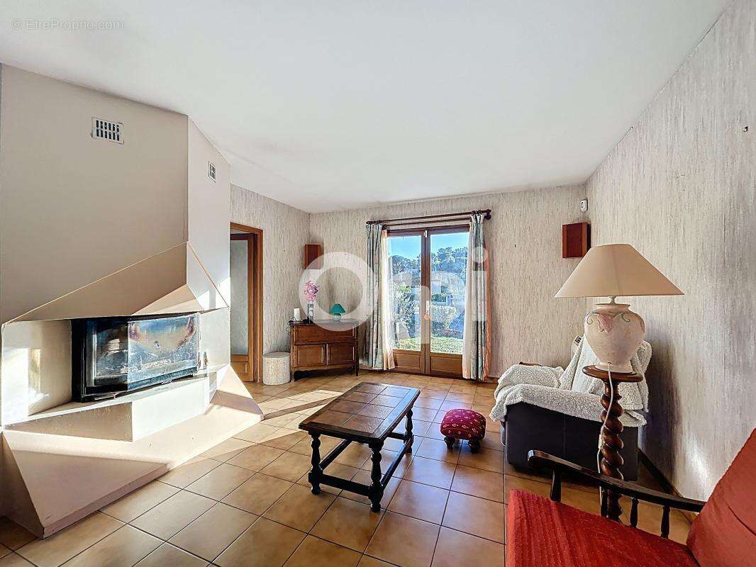 Maison à ROQUEBRUNE-SUR-ARGENS